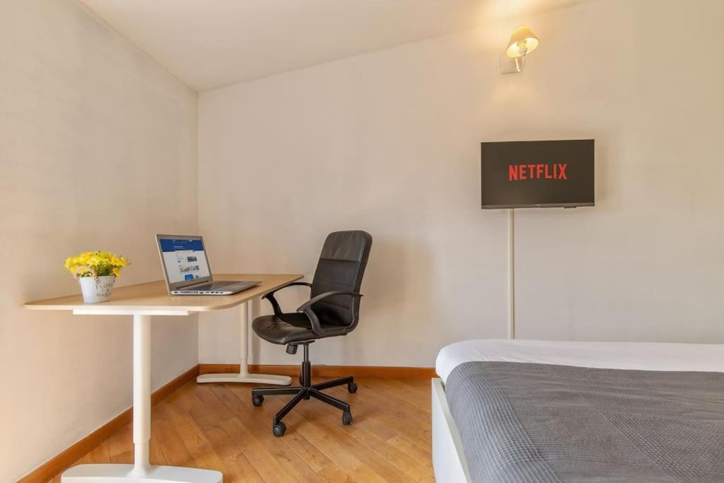 Unique & Strategic Flat, 50M From M4 Station Apartment Milan Luaran gambar