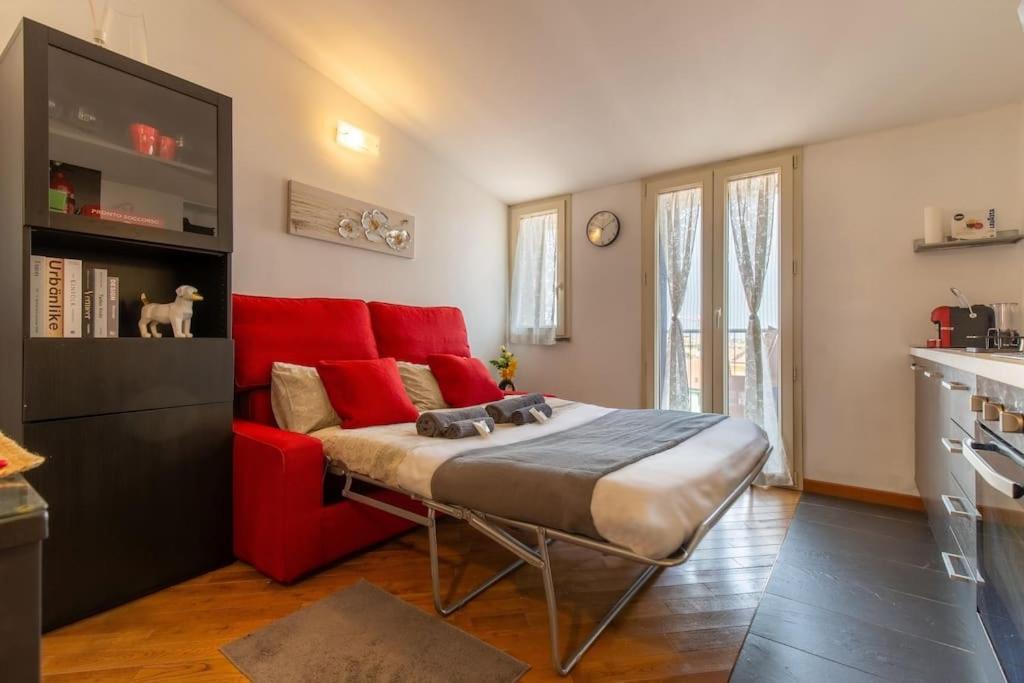 Unique & Strategic Flat, 50M From M4 Station Apartment Milan Luaran gambar