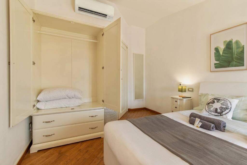 Unique & Strategic Flat, 50M From M4 Station Apartment Milan Luaran gambar